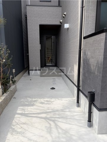 25/30 エントランス