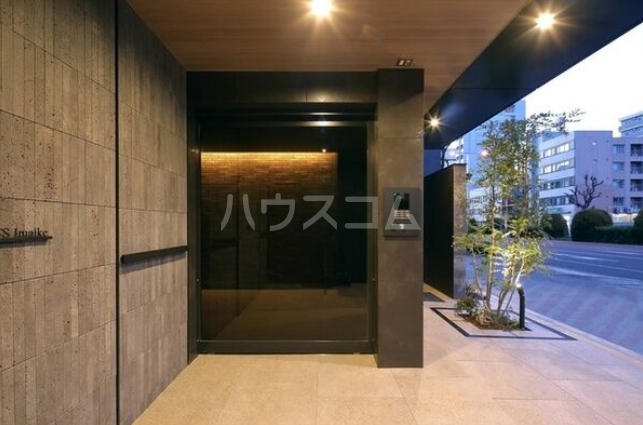 21/26 エントランス