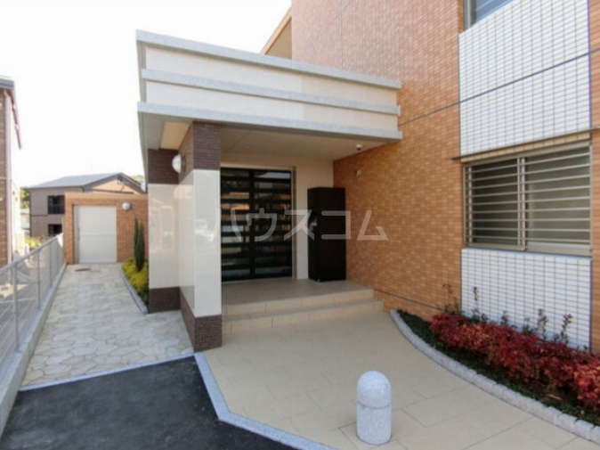 2/3 エントランス