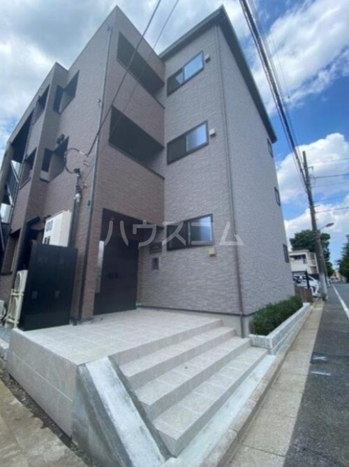 21/30 エントランス