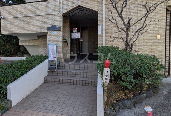 21/30 エントランス