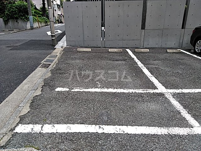 18/25 駐車場