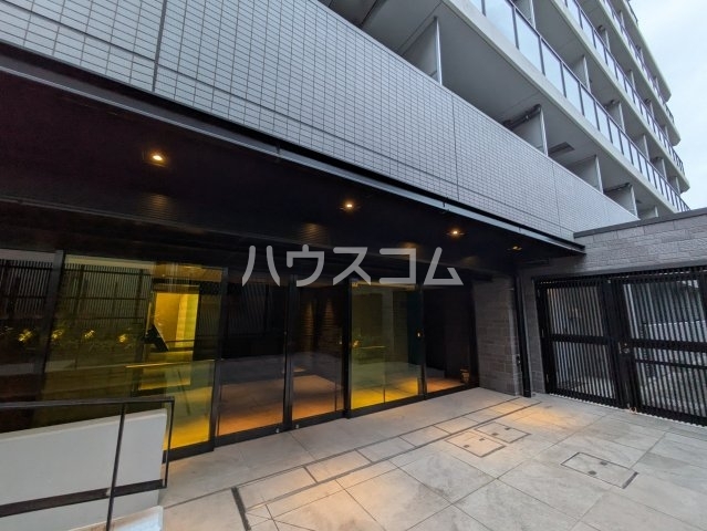 16/19 エントランス