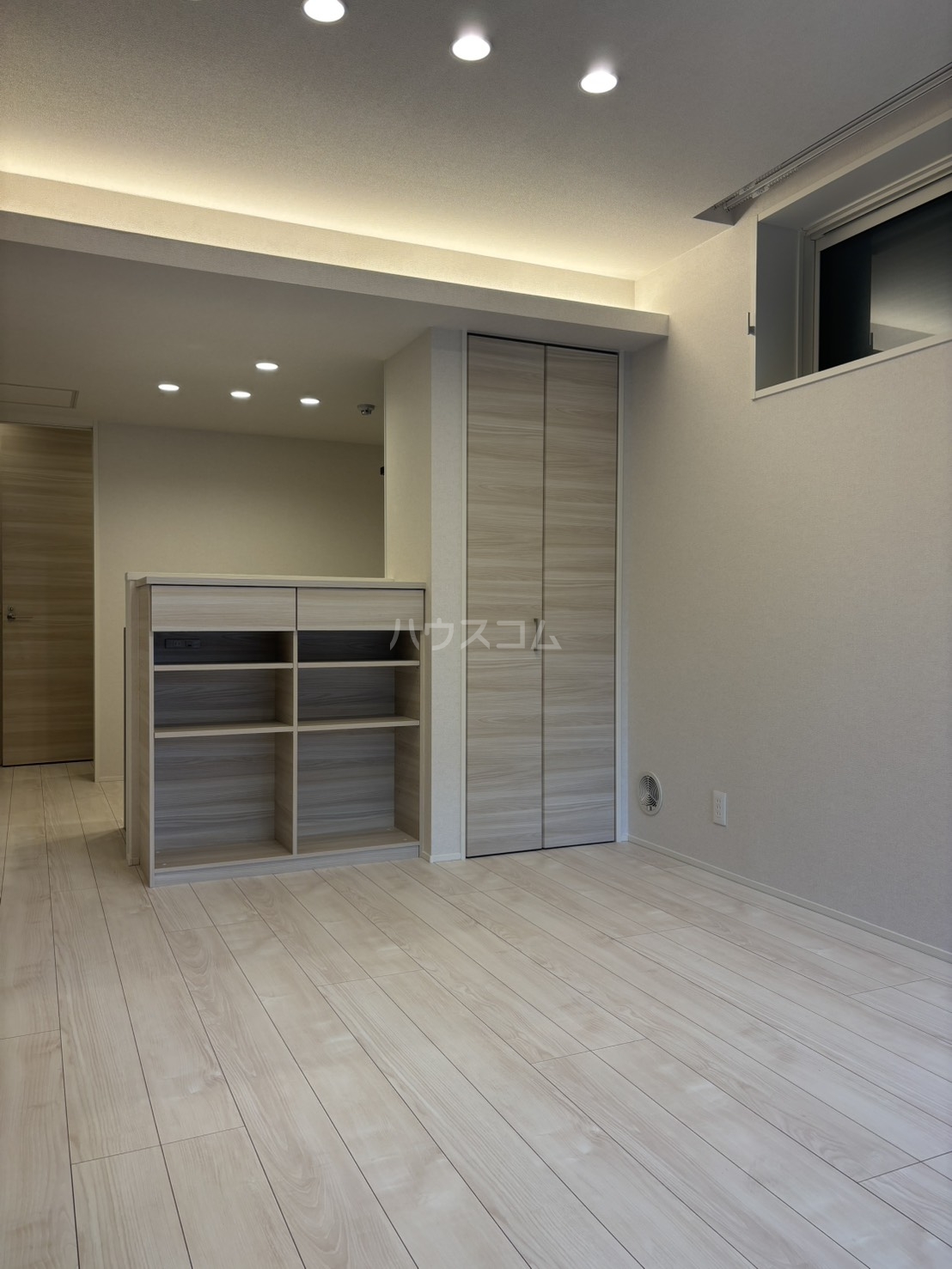 27/30 エントランス