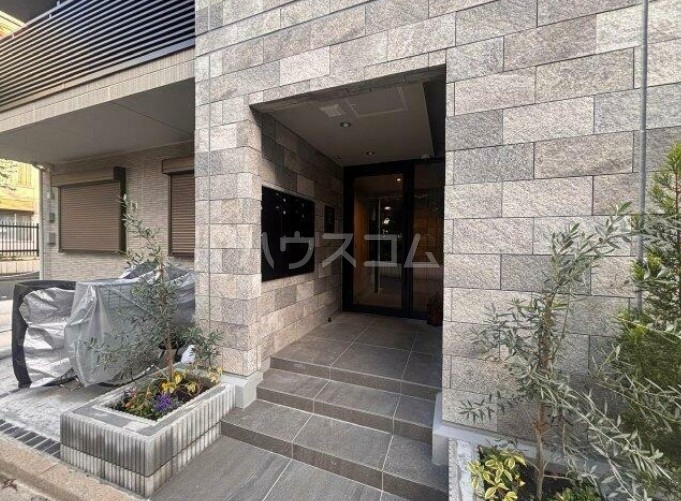 18/23 エントランス