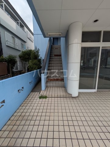 24/30 エントランス