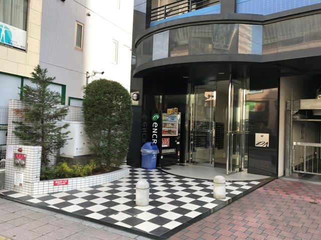 15/23 エントランス