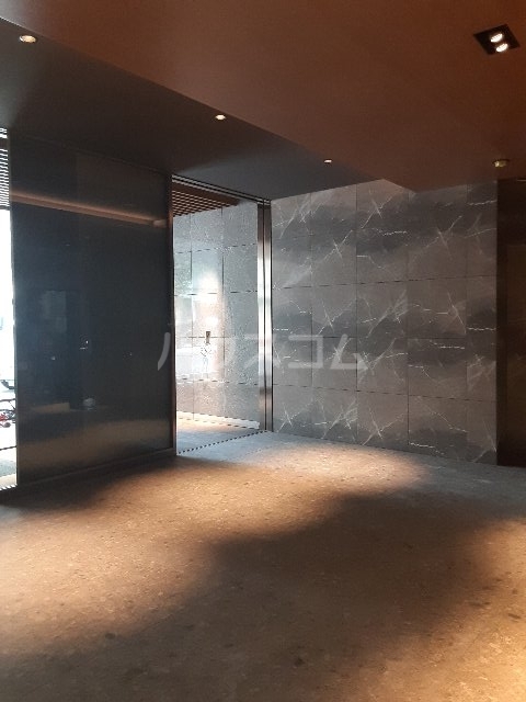 25/27 エントランス