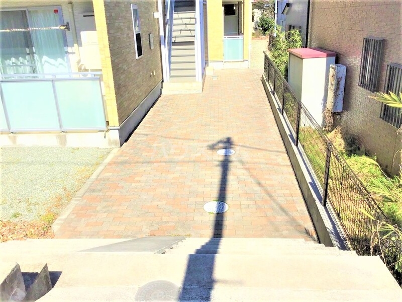 25/30 エントランス