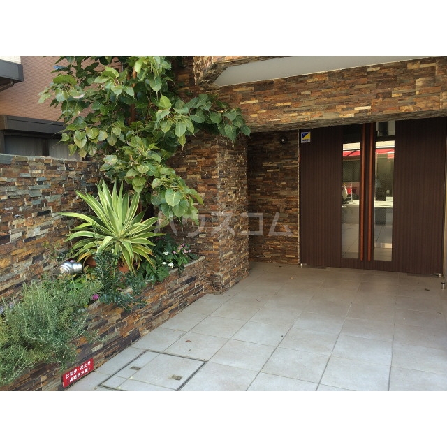 13/15 エントランス