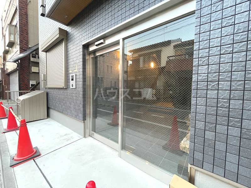 21/30 エントランス