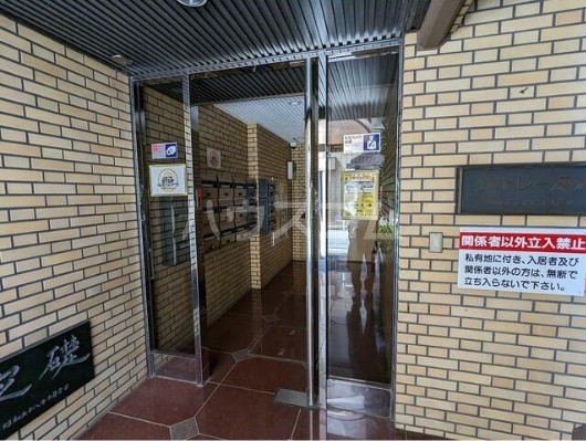 13/16 エントランス