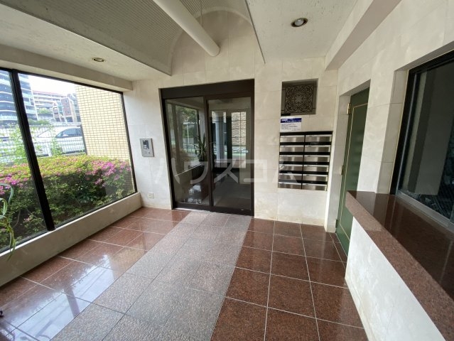 27/30 エントランス