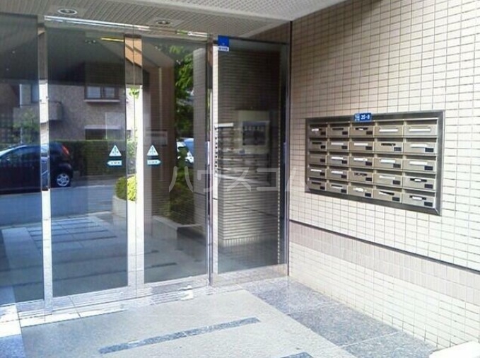 26/30 エントランス