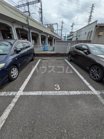 28/30 駐車場