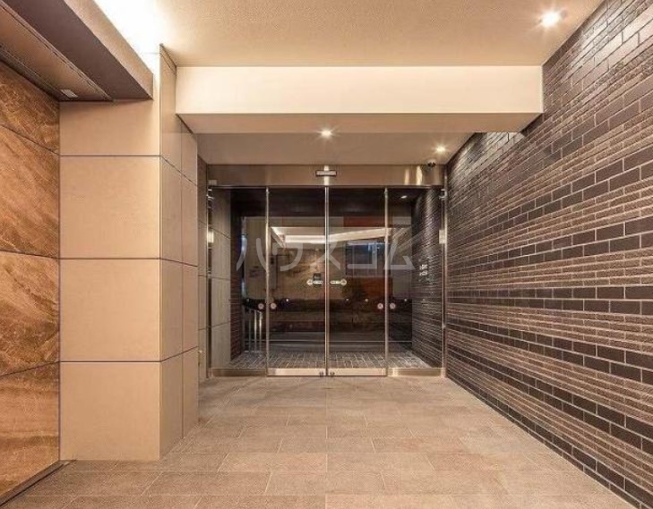 16/25 エントランス