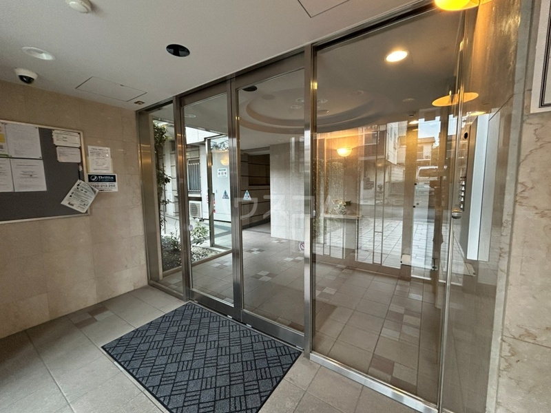 18/26 エントランス