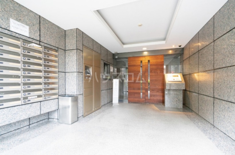 2/4 エントランス