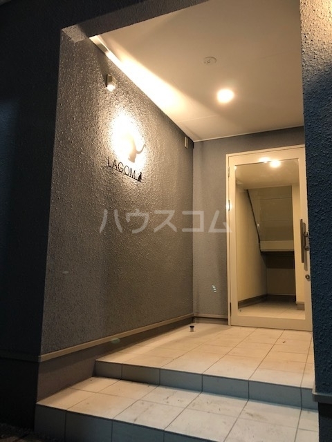 17/25 エントランス