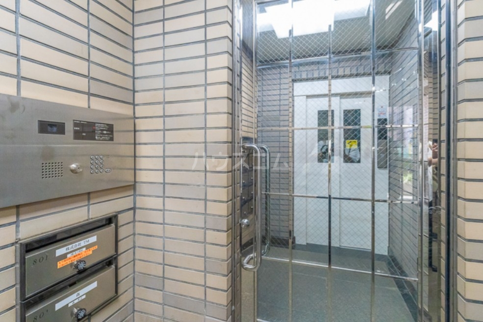 16/26 エントランス