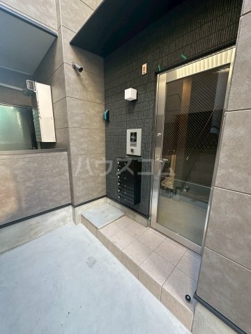 18/22 エントランス