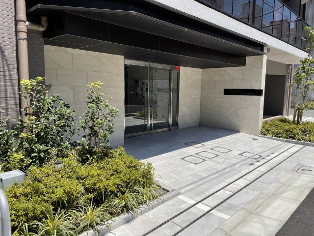 18/28 エントランス