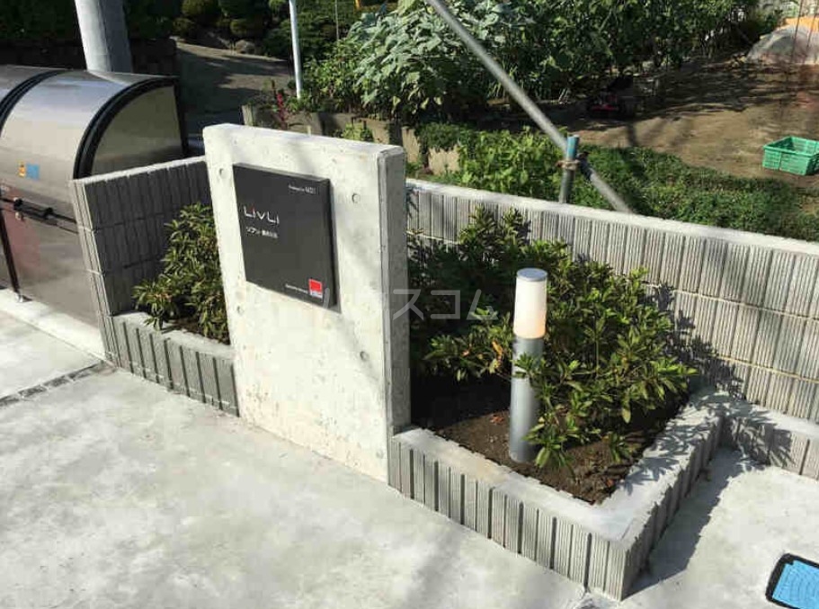 25/30 エントランス