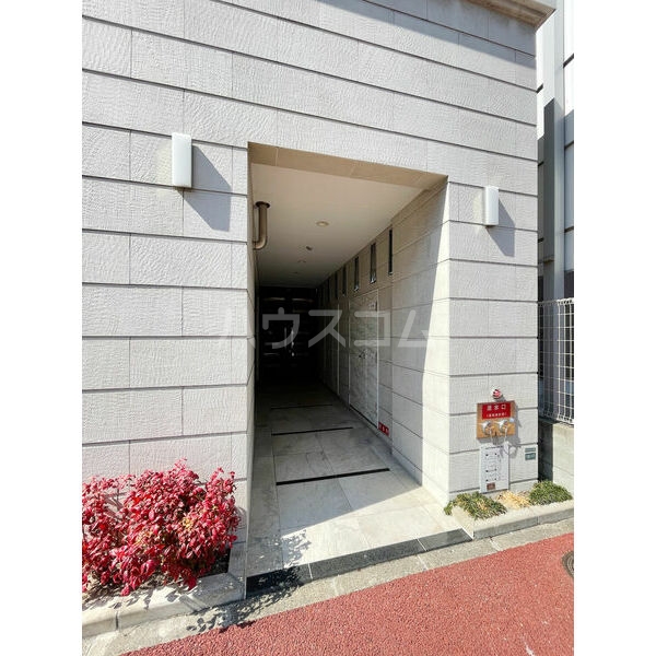 18/27 エントランス