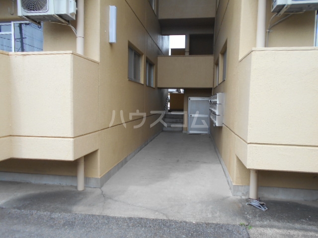 16/25 エントランス