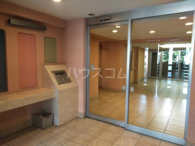 24/30 エントランス