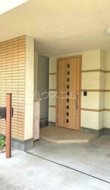 17/19 エントランス