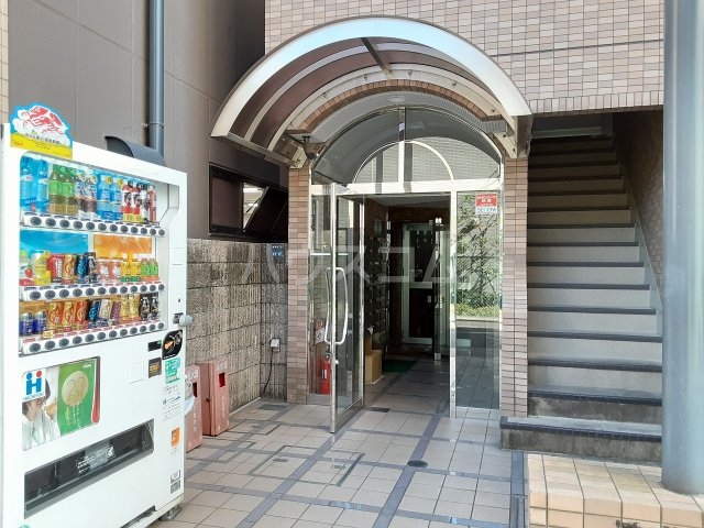 15/23 エントランス