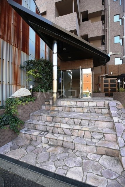 21/30 エントランス