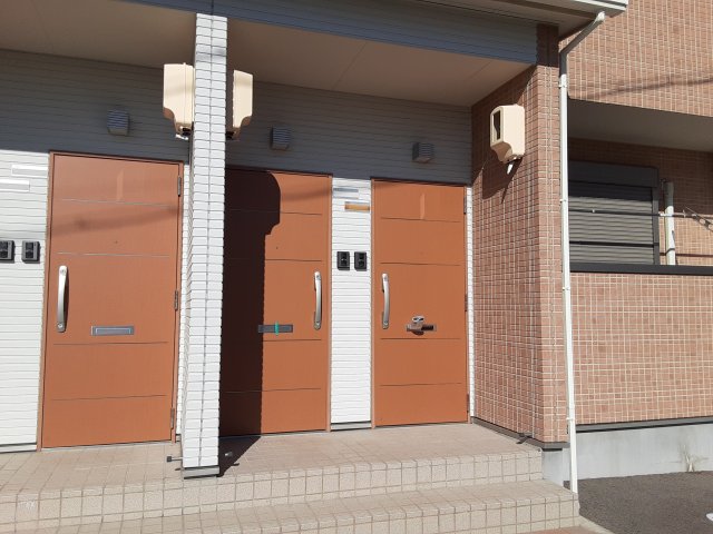 22/28 エントランス