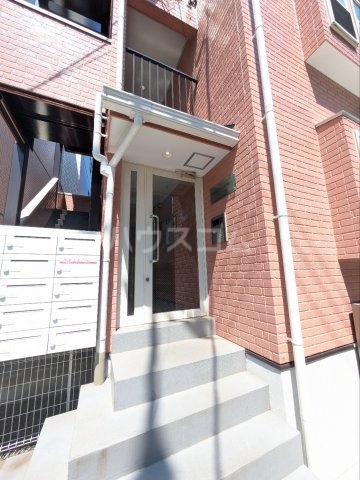 28/30 エントランス