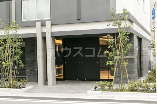 18/23 エントランス