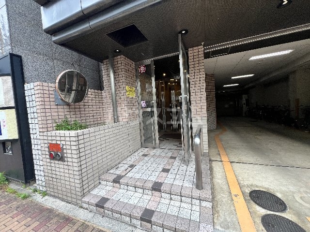 20/30 エントランス