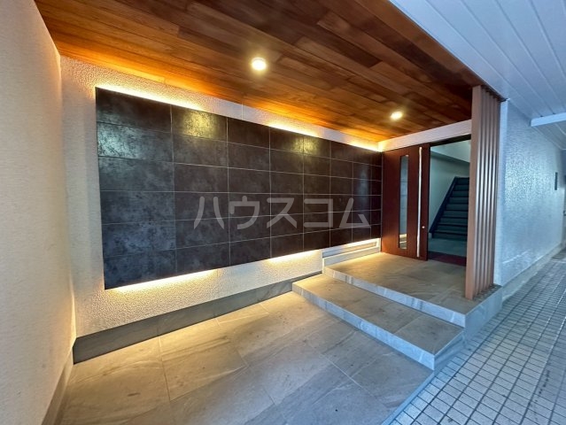 26/30 エントランス