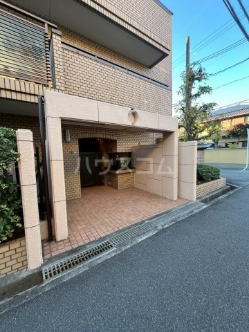 24/30 エントランス