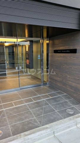 18/25 エントランス