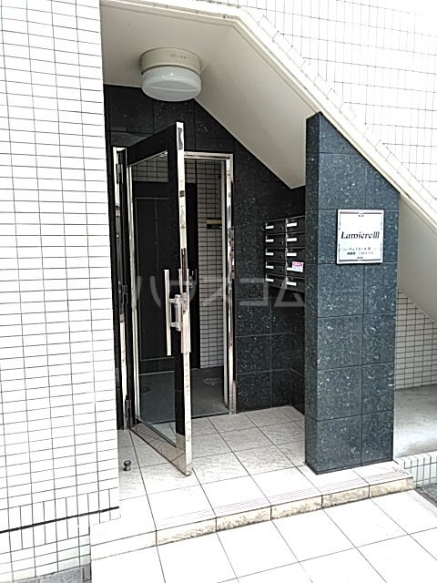 2/3 エントランス