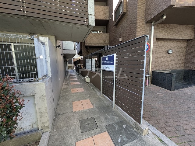 22/25 エントランス