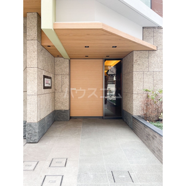 15/18 エントランス