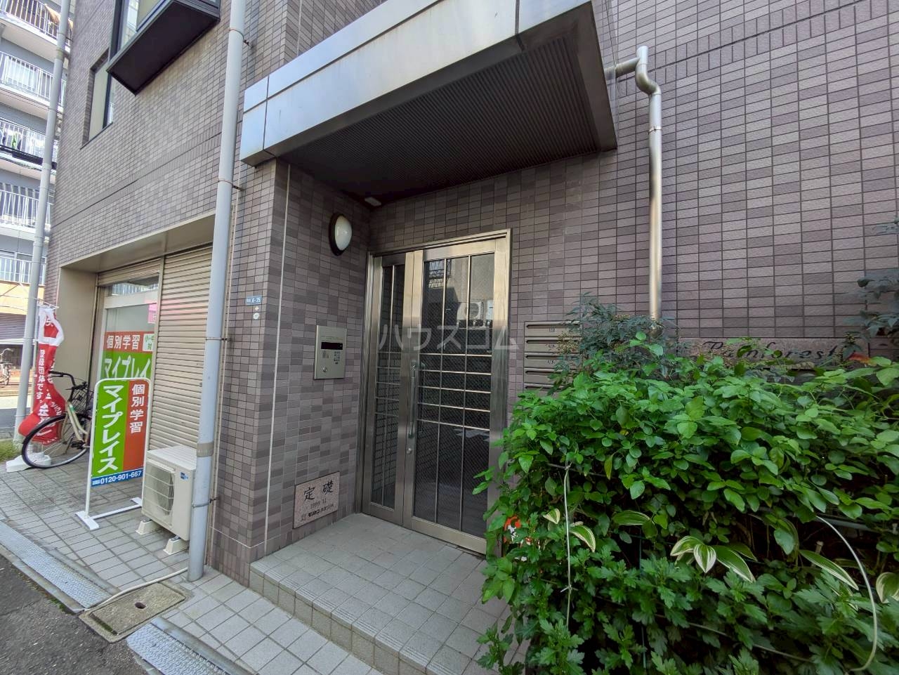 28/30 エントランス