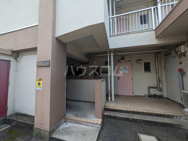 26/30 エントランス