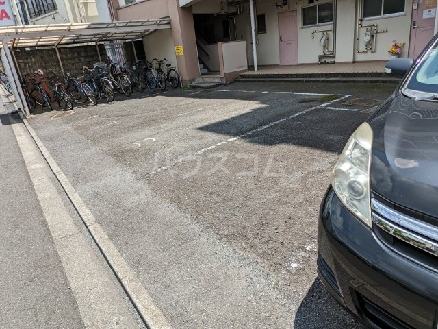 27/30 駐車場