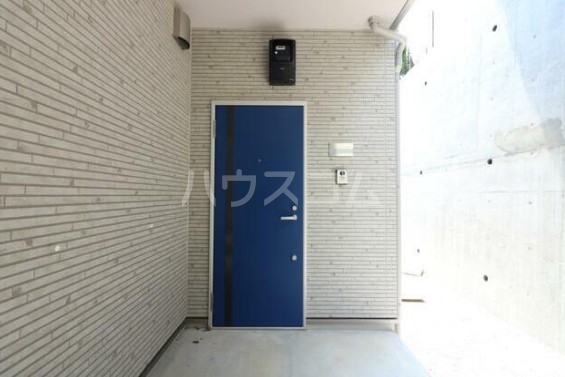 16/21 エントランス