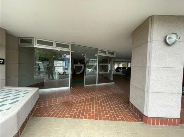 15/23 エントランス