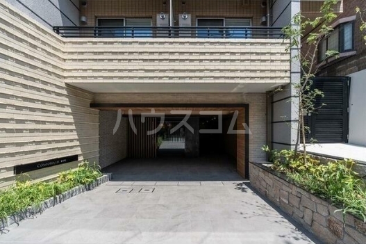 16/20 エントランス