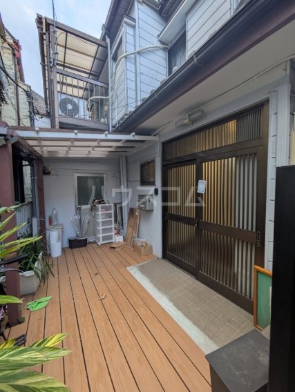 21/30 エントランス